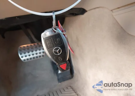 2013 Mercedes-Benz E 350 4Matic z USA, uszkodzony, nr VIN WDDKJ8JB3DF213571